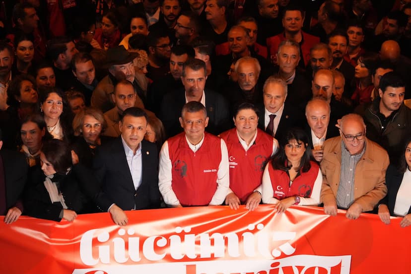 Kadıköy'de Yüz binlerce Kişi Cumhuriyet İçin Yürüdü