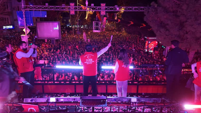 Kadıköy’de Milyonlar Cumhuriyet İçin Yürüdü