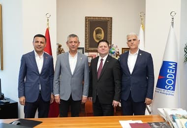 Chp Genel Başkanı Özgür Özel’den Kadıköy Belediyesi’ne Ziyaret