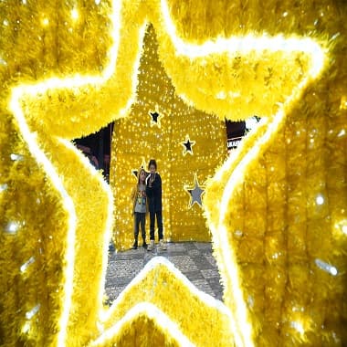 Yeni Yılın En Işıltılı Adresi: Kadıköy