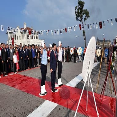 Kadıköy Sokaklarında Zafer Bayramı Coşkusu 