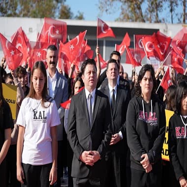 Kadıköy’de 29 Ekim Kutlamaları Meşale Yakma Töreni İle Başladı